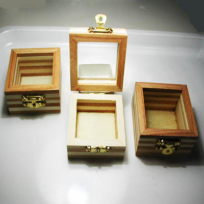 Wood Box with glass 6 x 6 cm