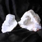 Geode di quarzo bianco a coppia 10-11 cm
