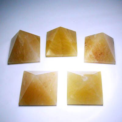 Yellow Aventurine Pyramid 4 cm
