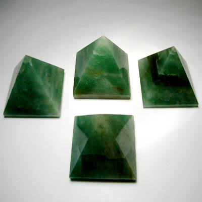Green Aventurine Pyramid 4 cm