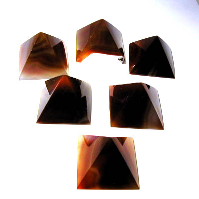 Carnelian Agate Pyramid 4 cm